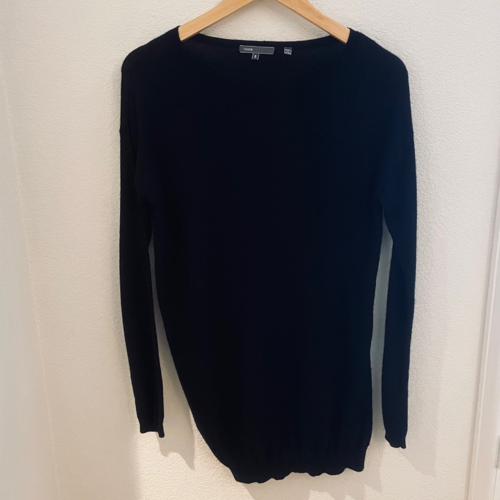 VINCE 100% lightweight cashmere crew neck tunic sweater.